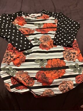 LuLaRoe Women’s Black Floral & Polka-Dot 3/4 Length Sleeves Top